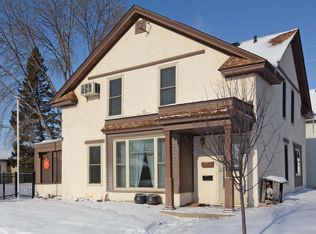 523 E 4th St #A, Chaska, MN 55318