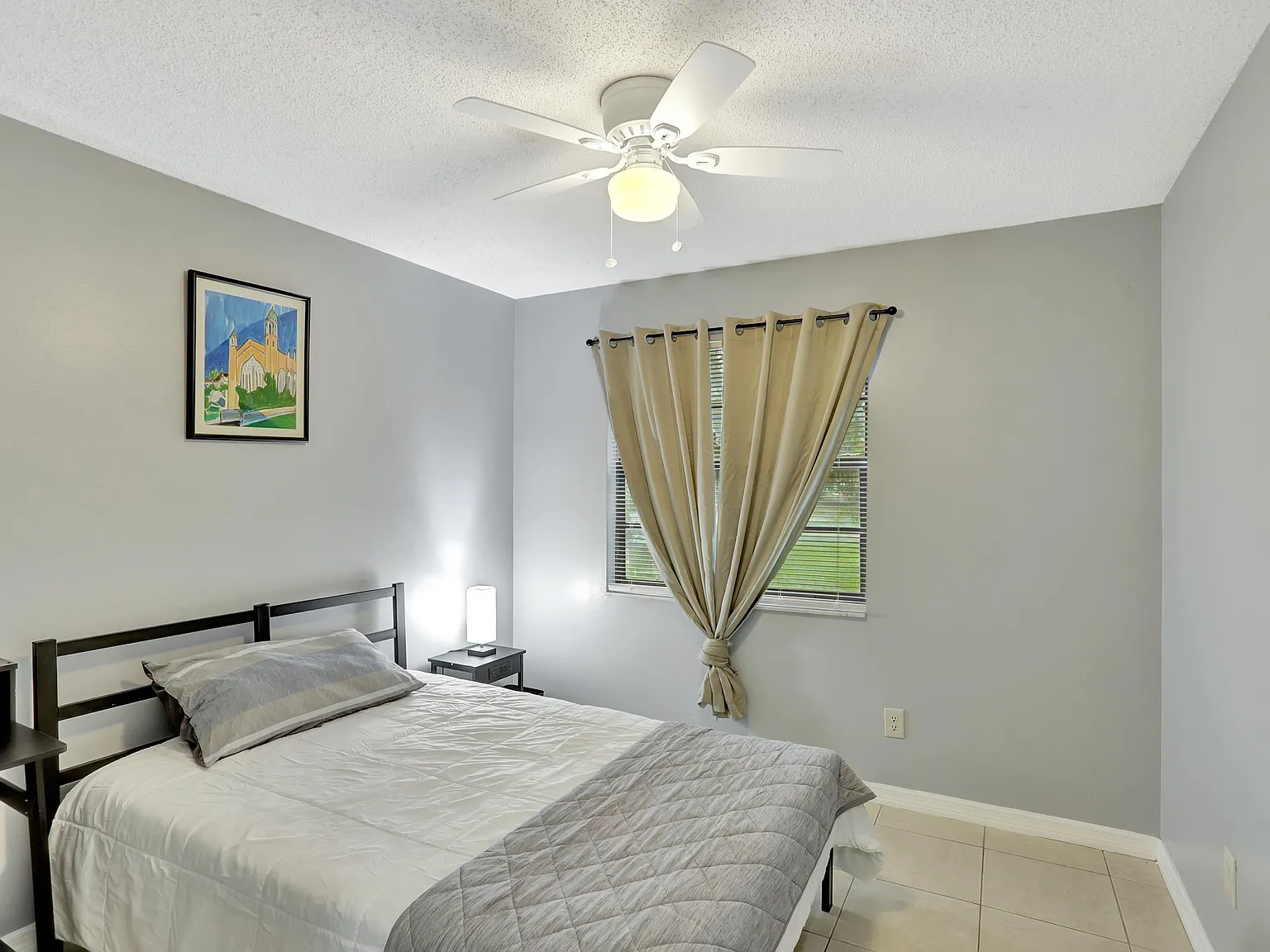4 bed, 2.0 bath, 2052 sqft, $862 — Photo 2