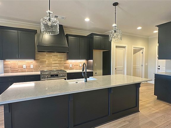 5th image of 13926 Hemlock Dr