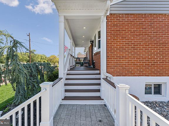 3rd image of 1911 Radford Dr