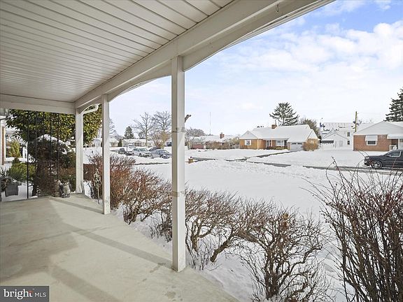5th image of 933 Kenwood Dr