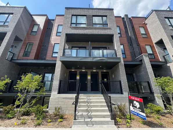 22 Lytham Green Cir, Newmarket, ON