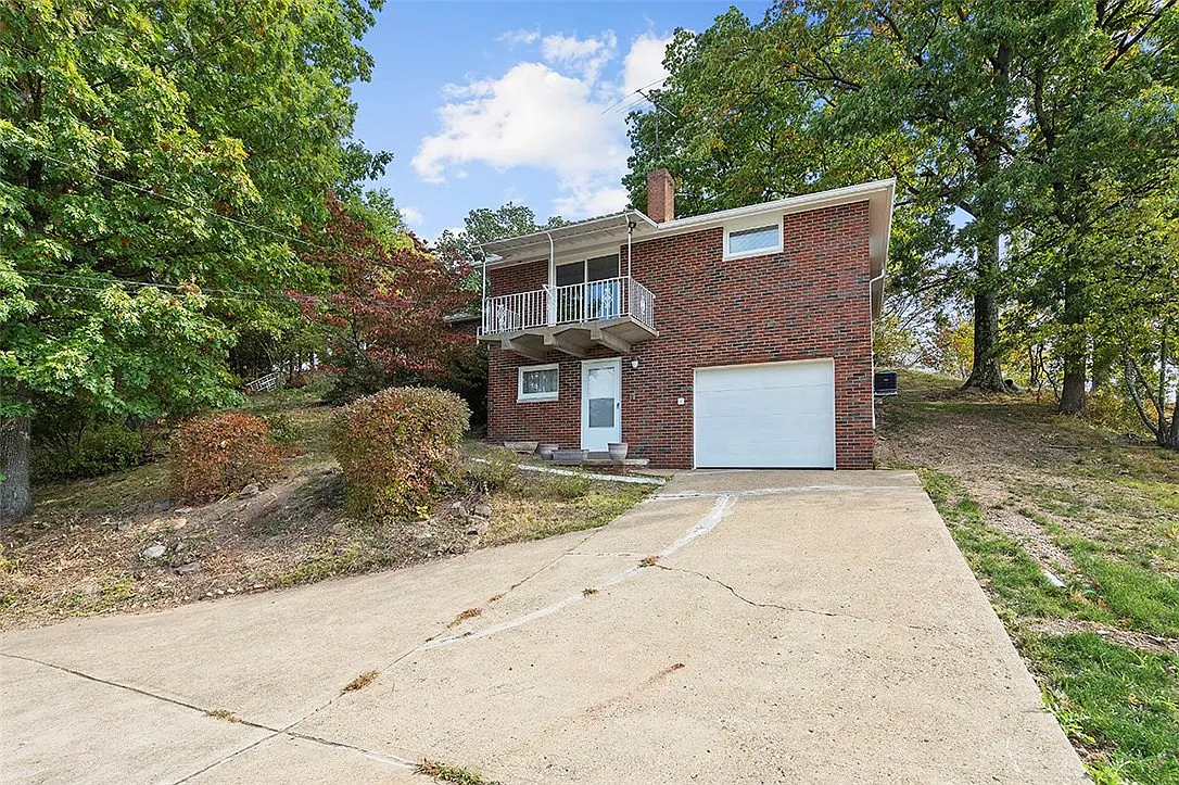3 bed, 1062 sqft, $2,000 — Photo 1