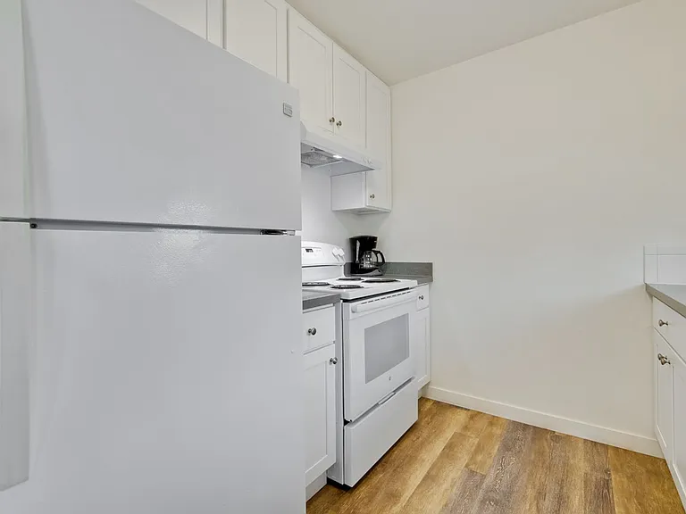 193 Redwood Avenue — Photo 15