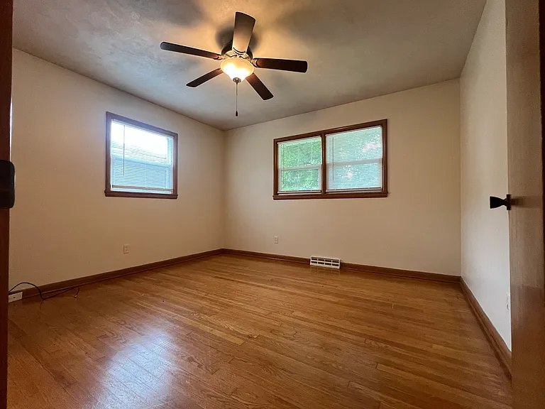 2250 S Virginia Ave — Photo 15