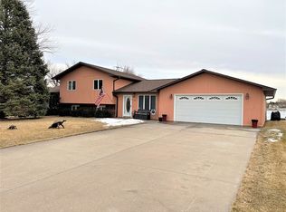 141 Clear Crk W, Columbus, NE 68601