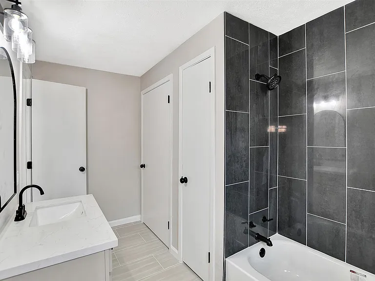 704 Teabury Ave — Photo 27