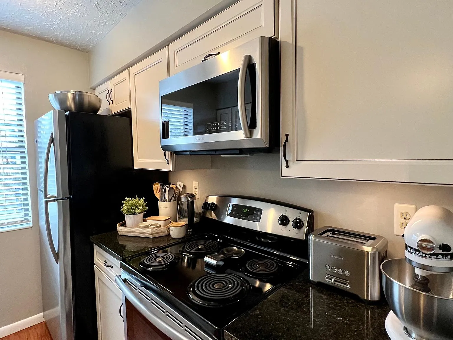 132 Forest Dr — Photo 2