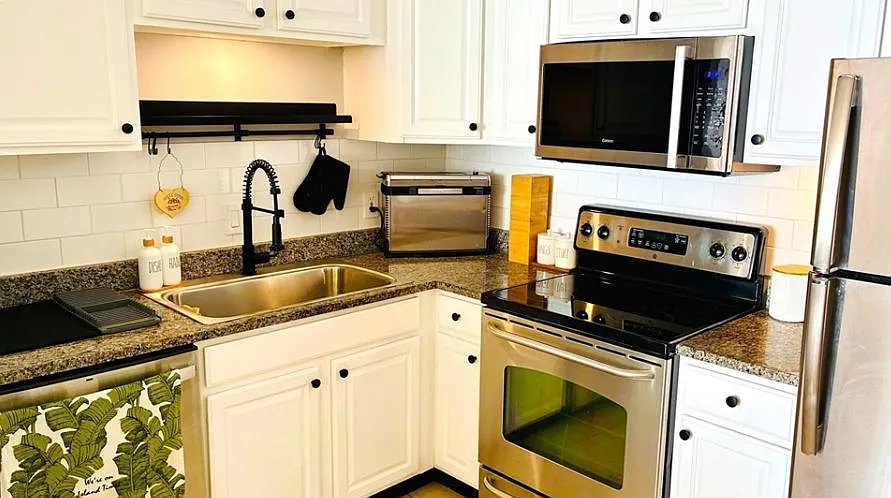 2 bed, 730 sqft, $2,300 — Photo 4
