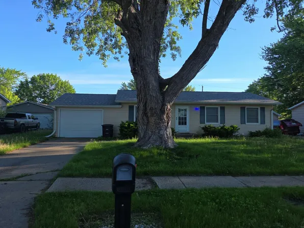 1221 95th Ave W, Rock Island, IL 61201