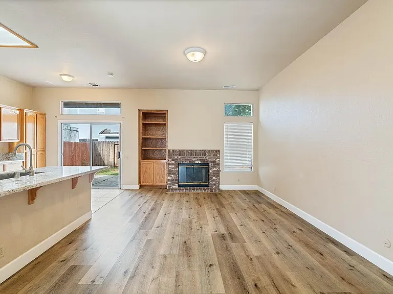 8862 Laguna Star Dr — Photo 6