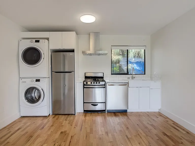 5525 Media Dr #8 — Photo 5