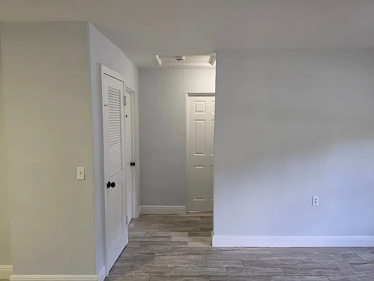 2205 S Park Ave — Photo 11