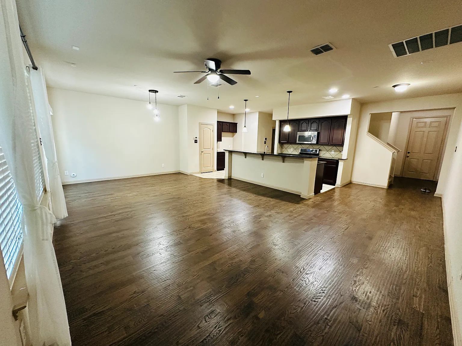 2249 Salado Dr — Photo 2
