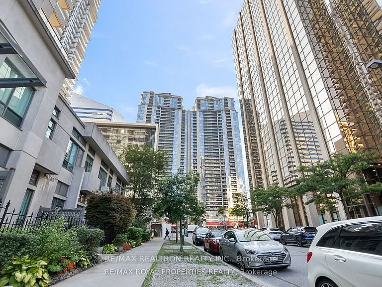 4978 Yonge St #810 — Photo 22
