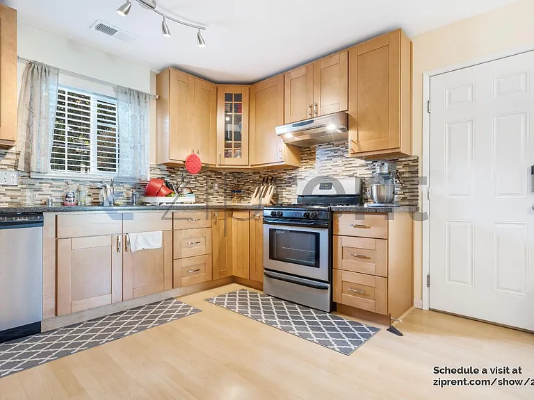 6088 Tourraine Dr — Photo 10