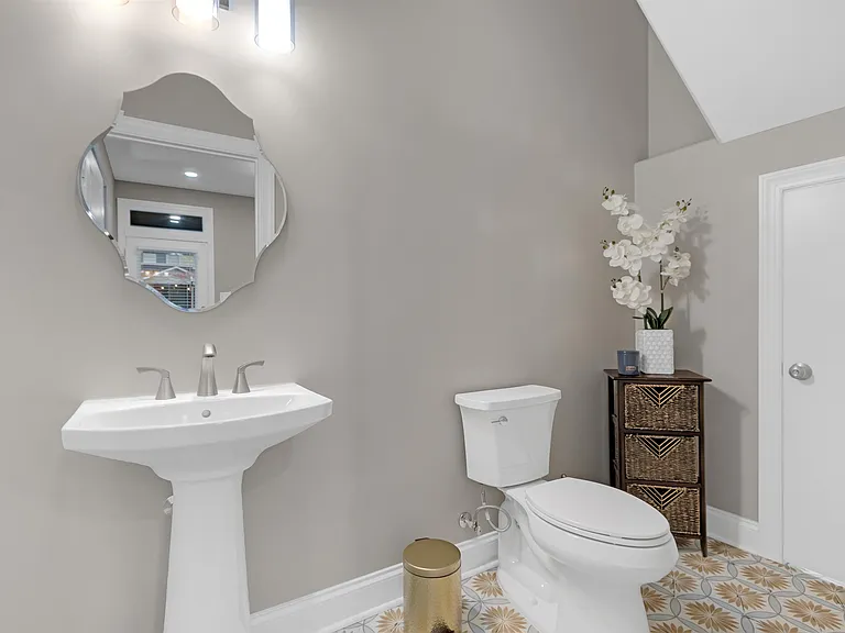 1295 Vinton Ave — Photo 4