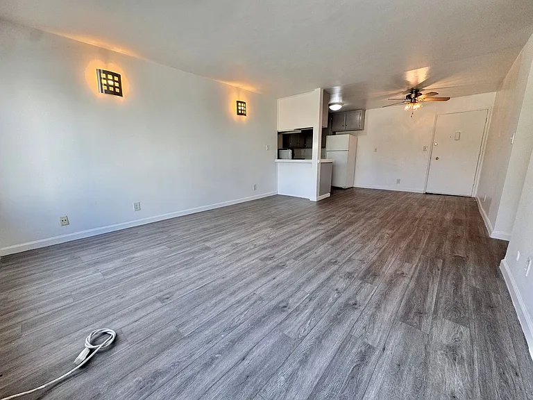 10770 Lawler St — Photo 10