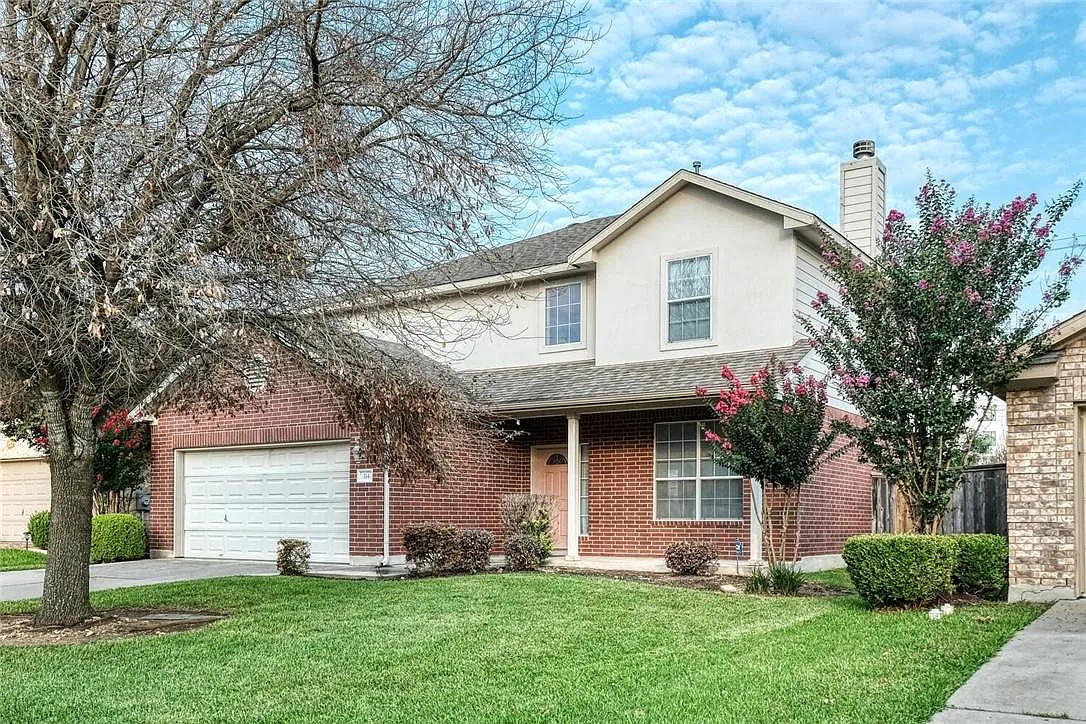 4 bed, 2.5 bath, 2402 sqft, $2,295 — Photo 1