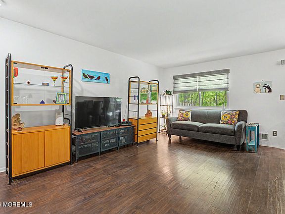4th image of 73 Letts Court #164