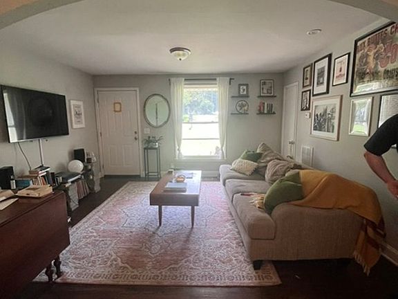 4th image of 2716 Donna Hill Dr