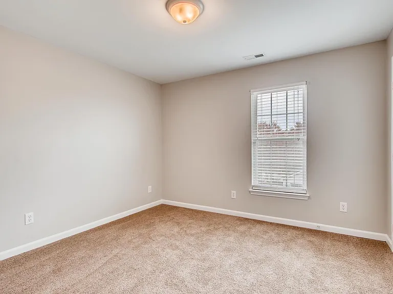 103 Markham Dr — Photo 10