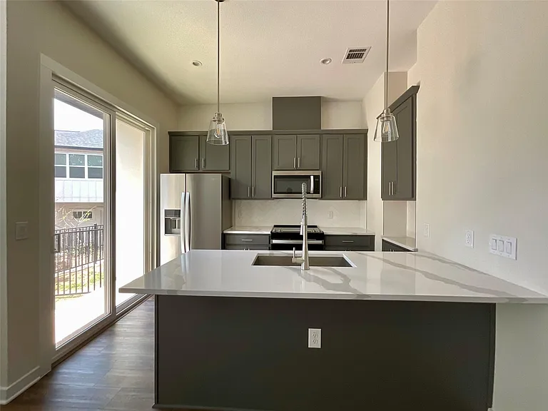 12001 Vista Parke Dr #203 — Photo 5