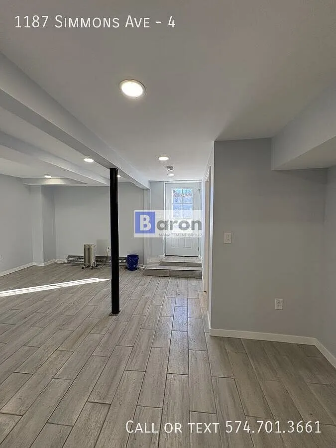 1187 Simmons — Photo 3