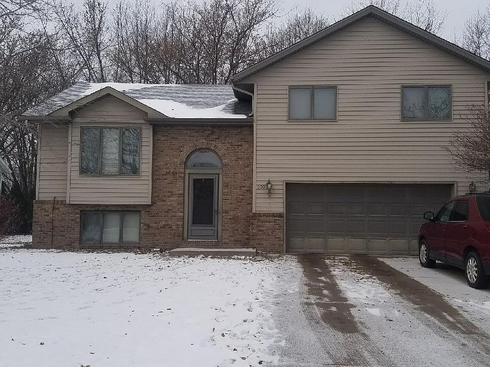 1st image of 200 Wadsworth Dr