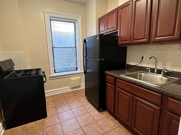 5th image of 18 Kensington Ave