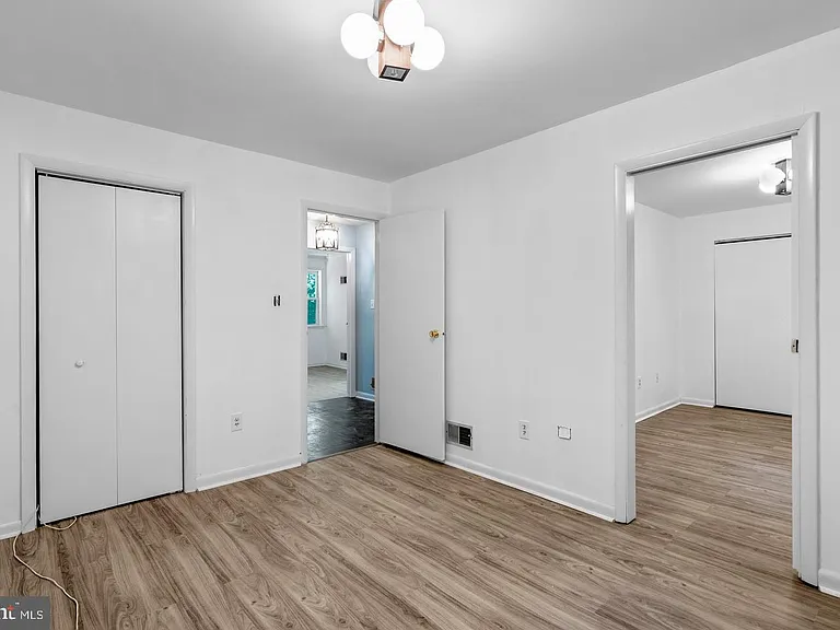 9409 Croom Acres Dr — Photo 12