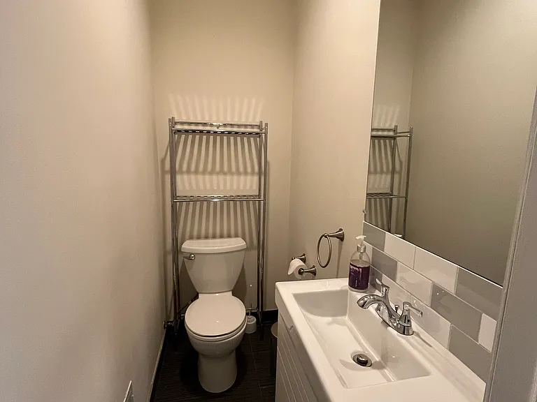 115 W Allen St — Photo 17