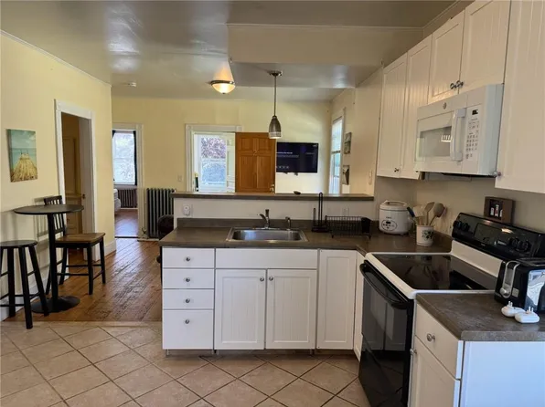 9 Ann St #2, Newport, RI 02840