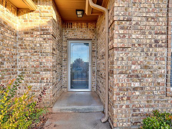 3rd image of 12000 Garden Dr