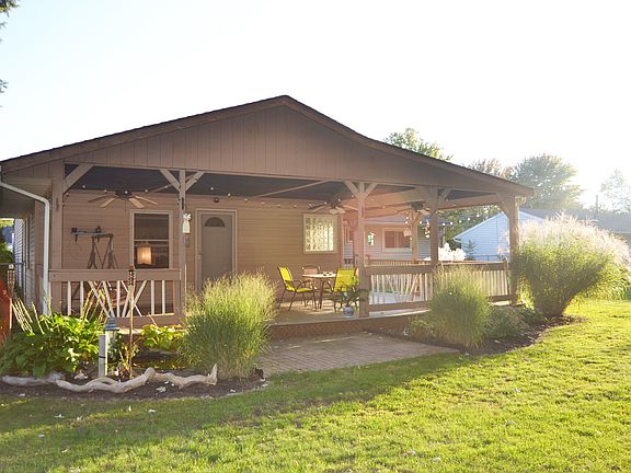 Beautiful Large Covered Deck