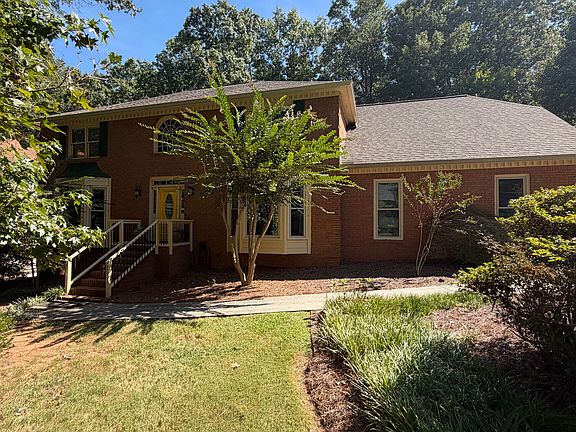 2nd image of 2722 Innsbruck Ln