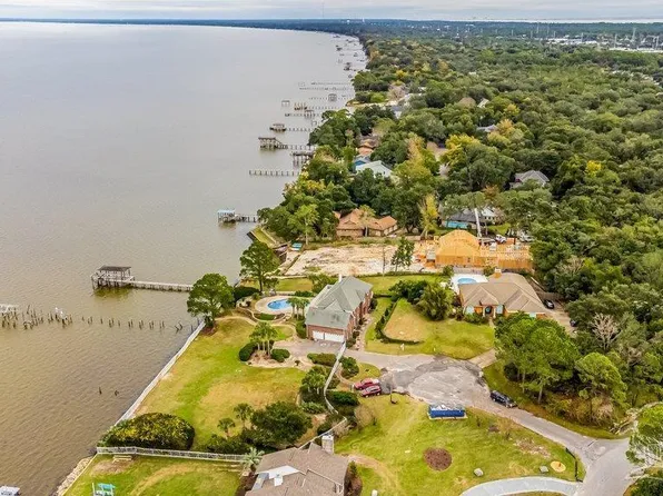 1671 Paradise Cove Ct, Gulf Breeze, FL 32563