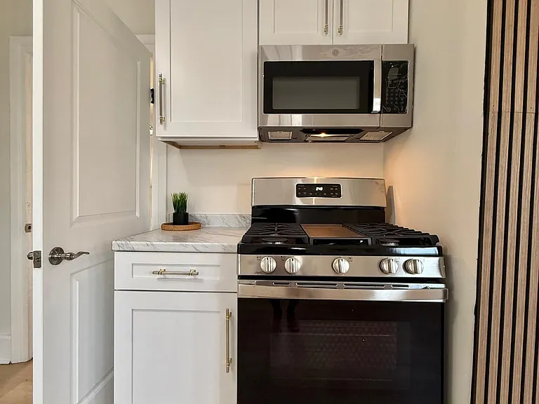 2094 W 44th St #FRONT — Photo 10