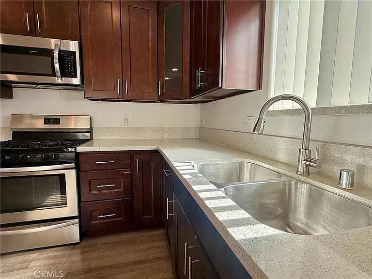 6624 Balboa Blvd #4 — Photo 9
