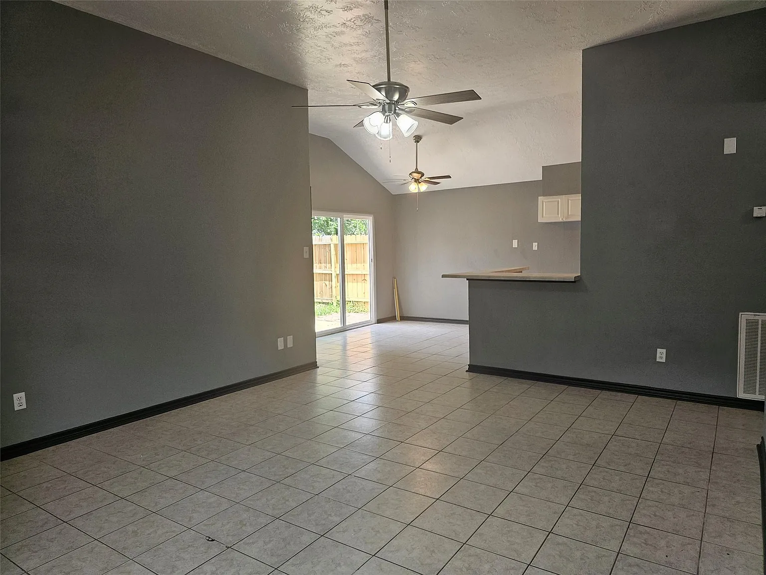 3 bed, 2.0 bath, 1205 sqft, $1,700 — Photo 4