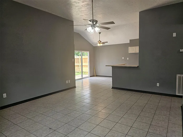 19738 Swan Valley Dr — Photo 4