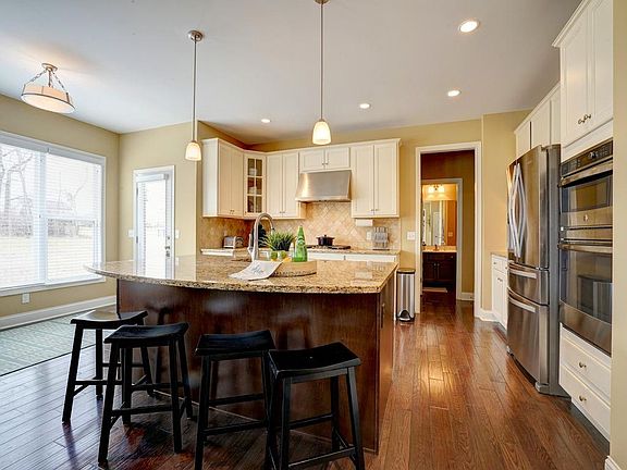 2nd image of 5333 Woodview Way