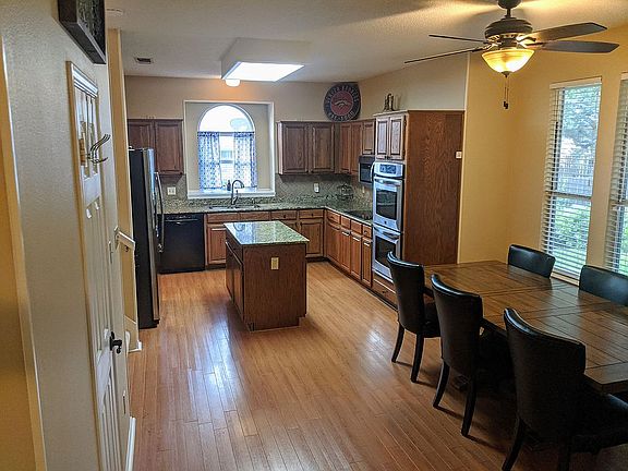 5th image of 2913 Greenshire Dr