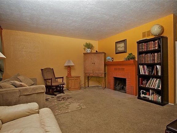 3rd image of 9705 Snow Heights Blvd NE