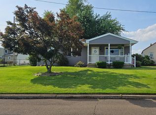 2015 Summit Ave, Croydon, PA 19021