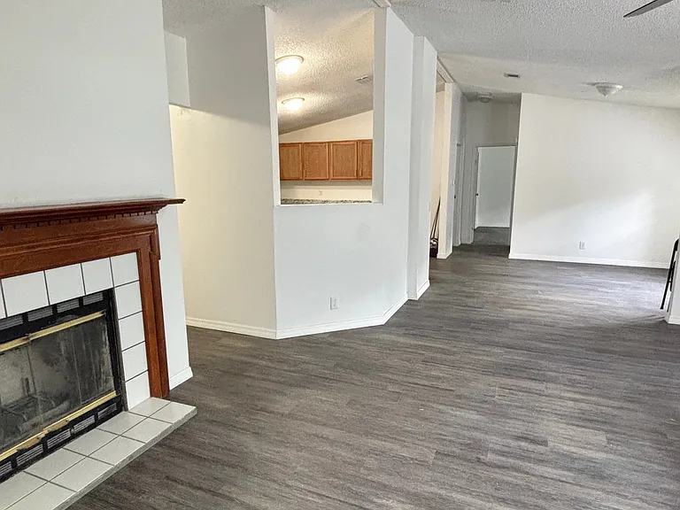 9361 State Route 100 SE — Photo 8