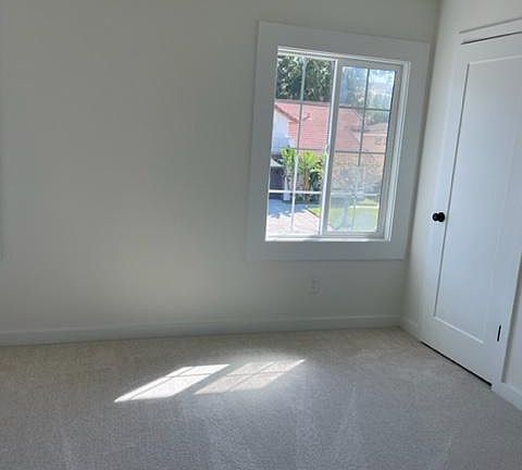 5th image of 1431 N Hillview Dr