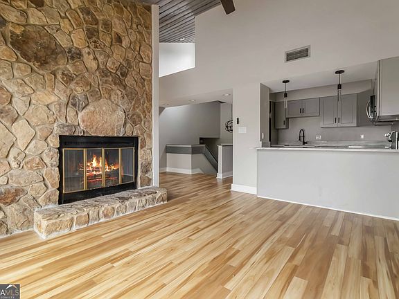 2nd image of 266 Clearview Ct #266