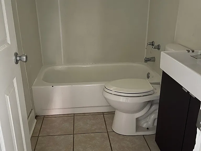 1681 Oak St #B — Photo 3