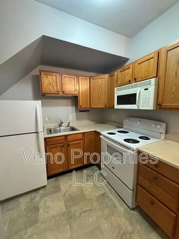 1 bed, 1.0 bath, $1,200 — Photo 2